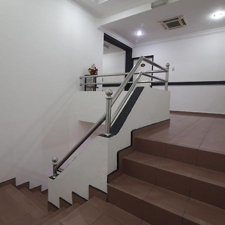 G City Hotel Телук Интан Екстериор снимка