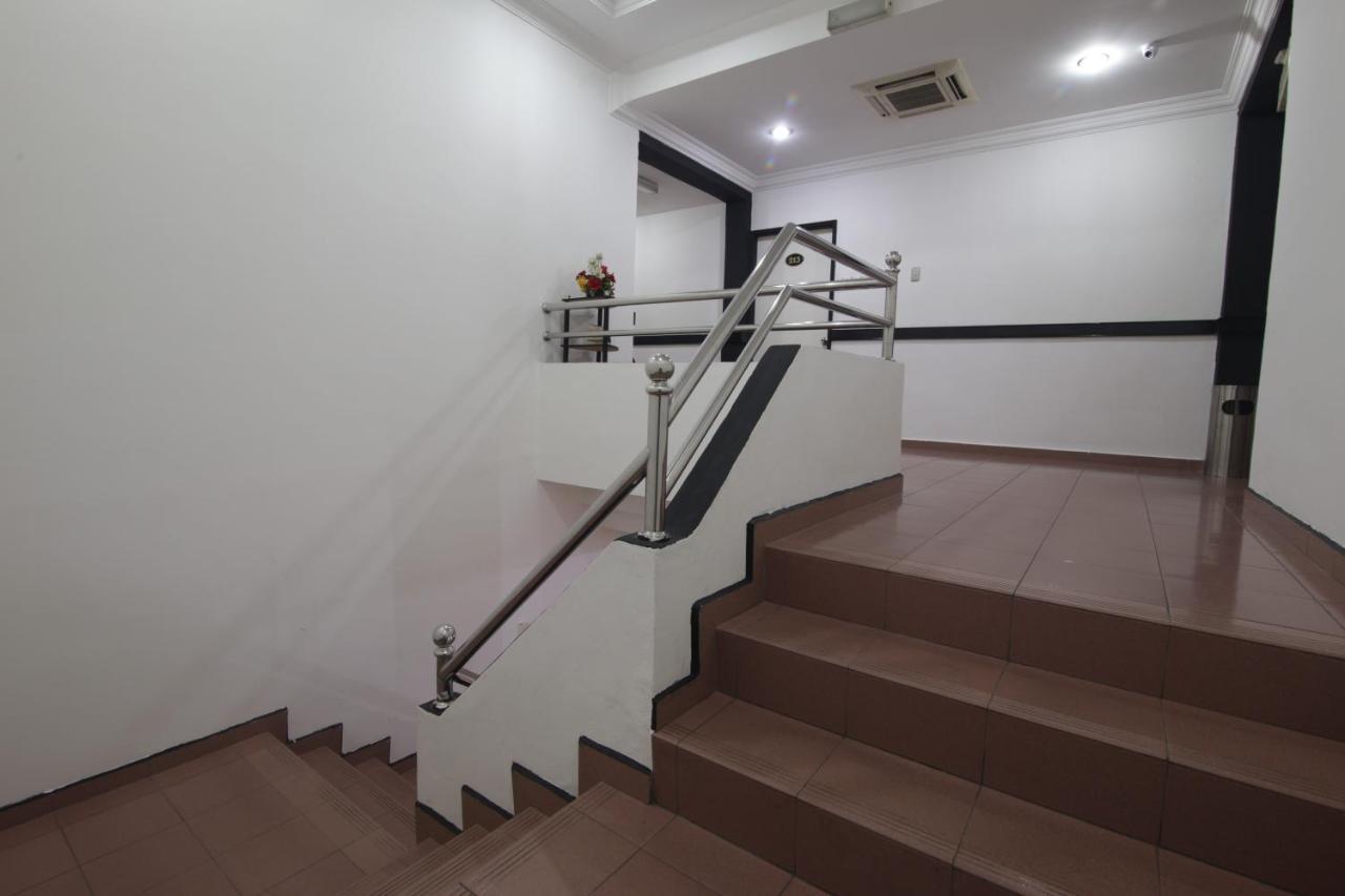 G City Hotel Телук Интан Екстериор снимка