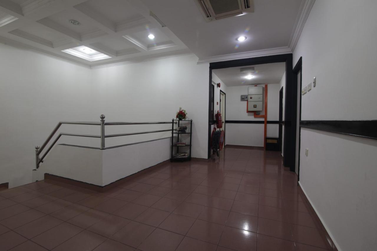 G City Hotel Телук Интан Екстериор снимка