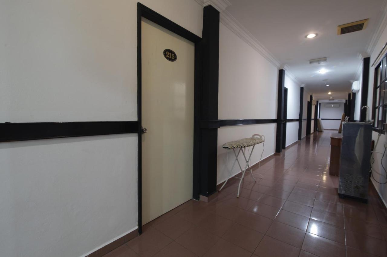 G City Hotel Телук Интан Екстериор снимка