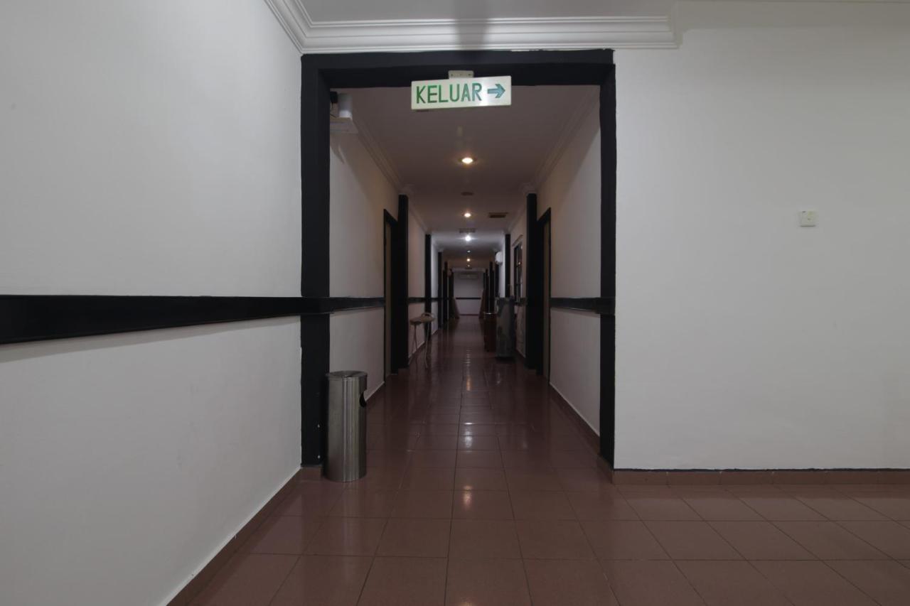 G City Hotel Телук Интан Екстериор снимка