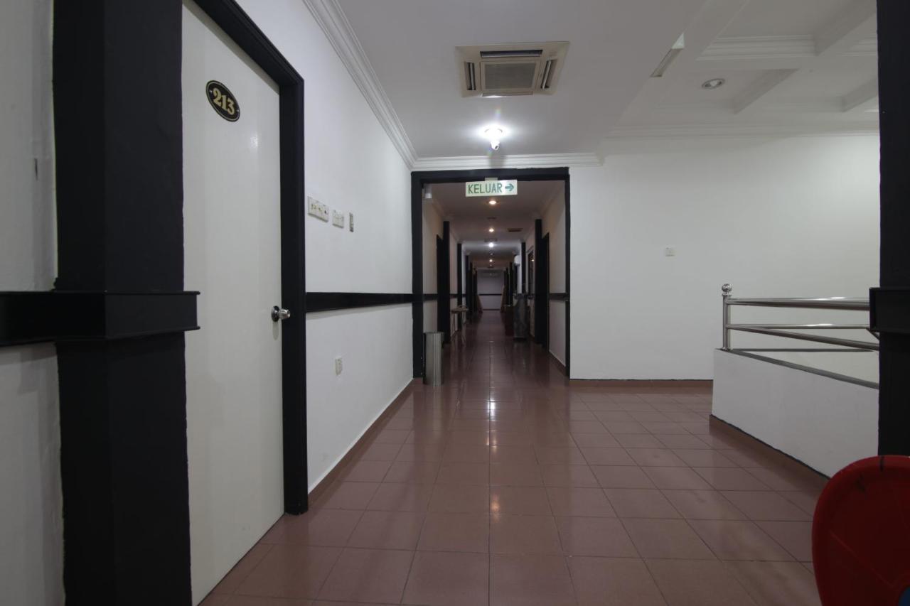 G City Hotel Телук Интан Екстериор снимка