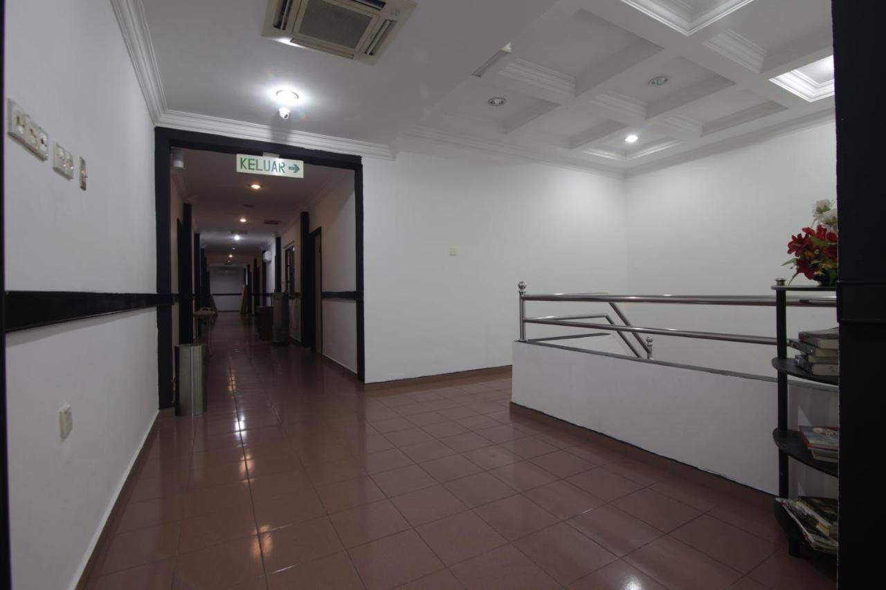 G City Hotel Телук Интан Екстериор снимка