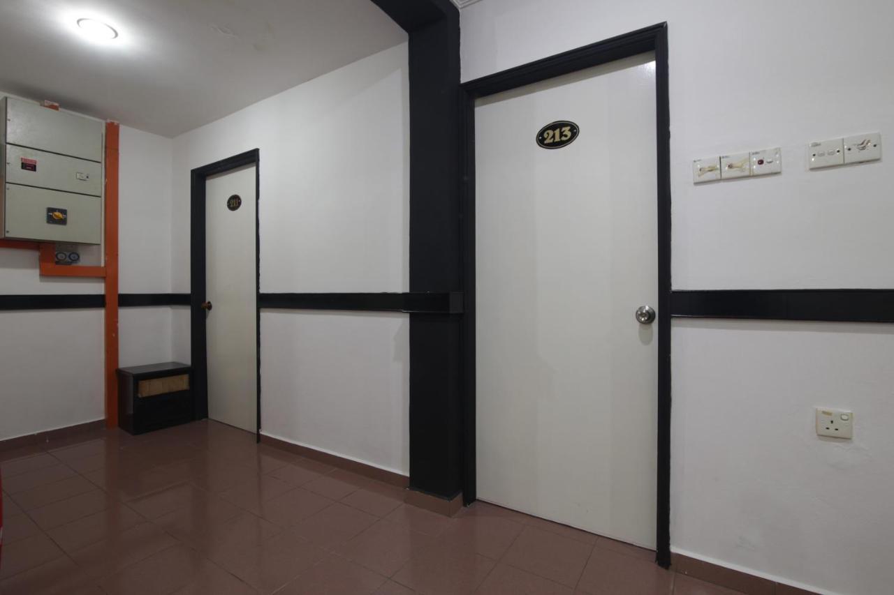 G City Hotel Телук Интан Екстериор снимка