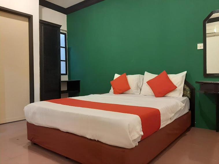 G City Hotel Телук Интан Екстериор снимка