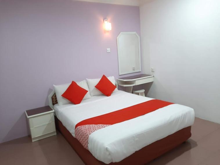 G City Hotel Телук Интан Екстериор снимка