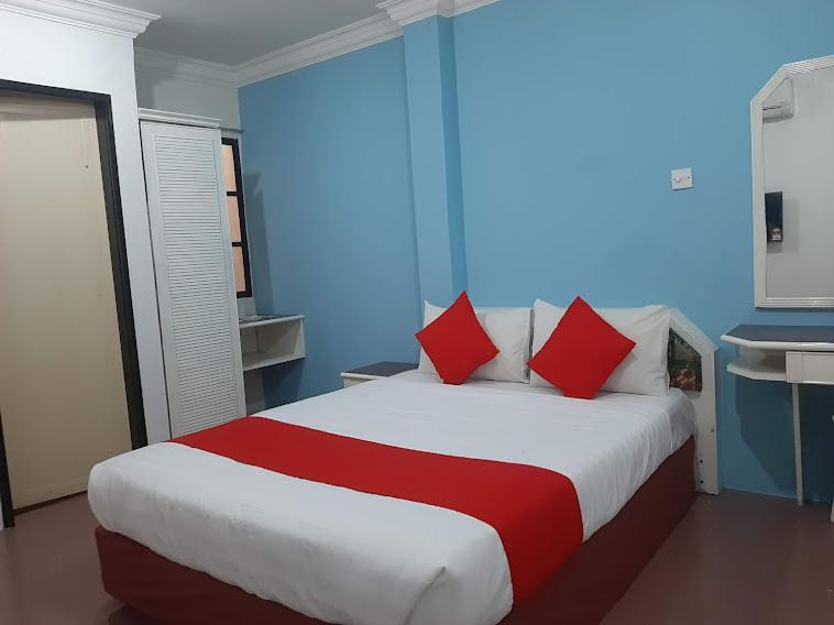 G City Hotel Телук Интан Екстериор снимка