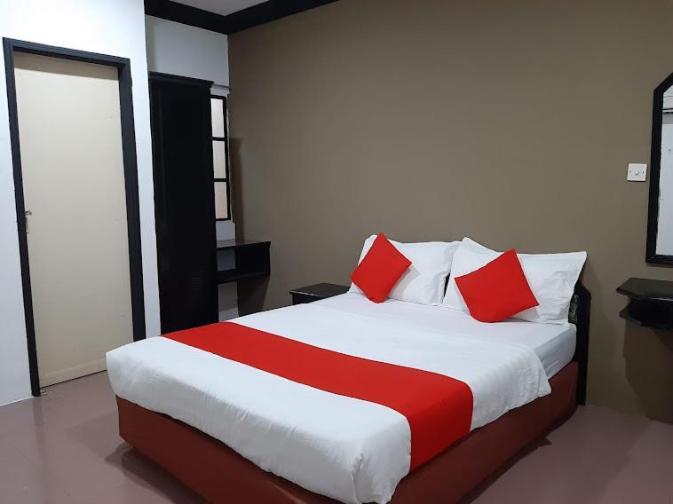 G City Hotel Телук Интан Екстериор снимка