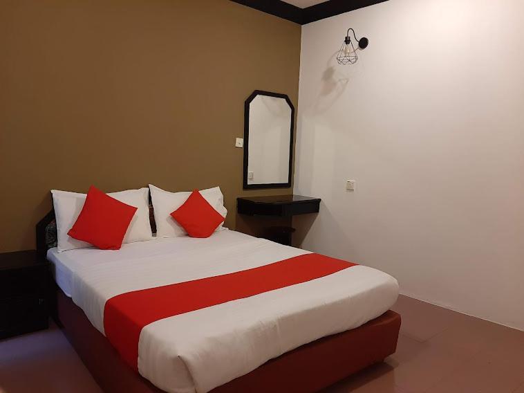 G City Hotel Телук Интан Екстериор снимка