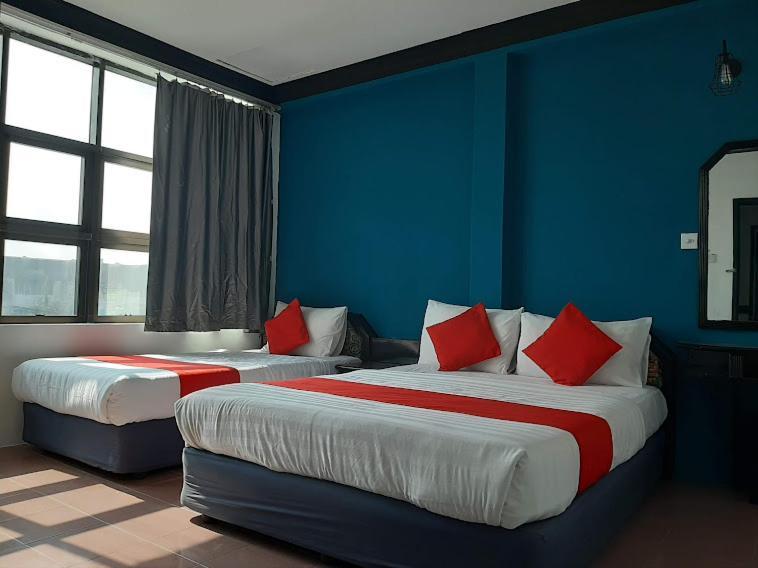 G City Hotel Телук Интан Екстериор снимка