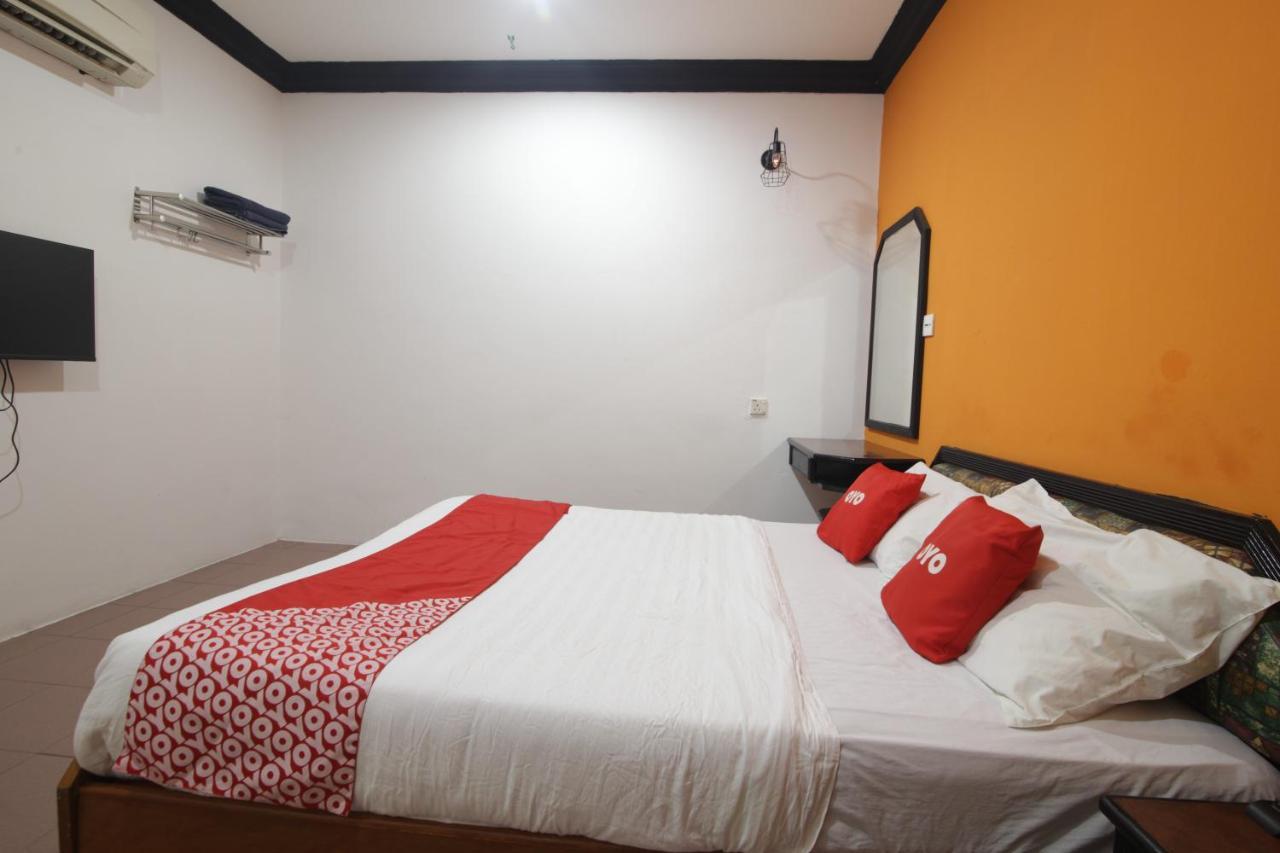 G City Hotel Телук Интан Екстериор снимка